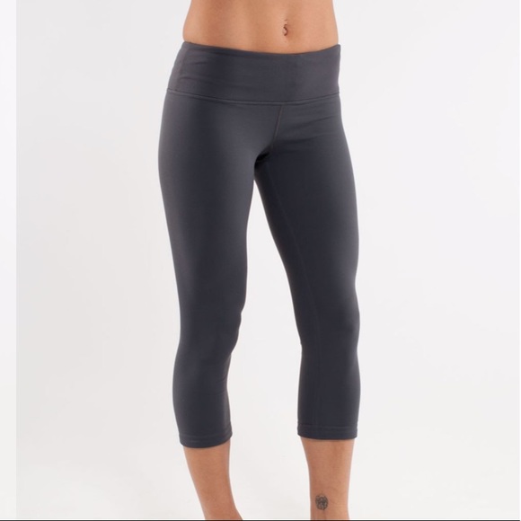 lululemon athletica Pants - Lululemon Athletica Reversible Crop leggings Sz 4